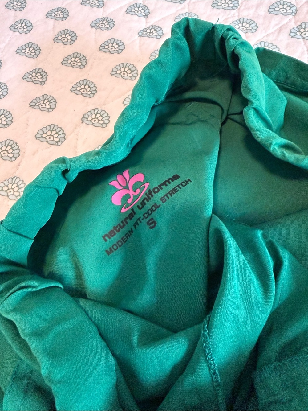 Green Scrub Set - Women's V-Neck Top & Drawstring Pants - Picture 4 of 4
